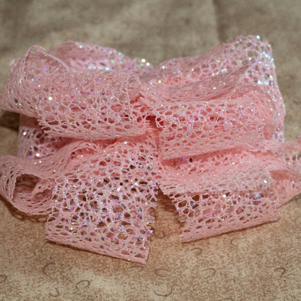 Romeo & Juliet glitter bow